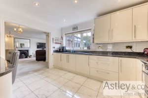 kitchen/lge- click for photo gallery